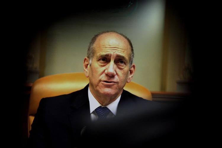 Den israelske premierminister Ehud Olmert er åben for dialog med de arabiske lande om deres fredsplan. 