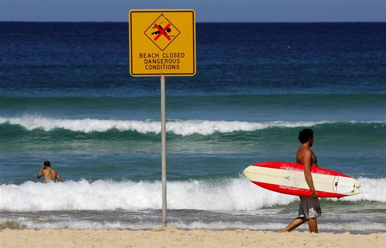 Strandene ud for Sydney i Australien blev lukket i dag på grund af tsunamien ved Salomonøerne. 