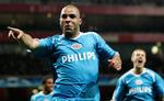 Brasilianeren Alex var den store helt, da PSV fik 1-1 i London mod Arsenal og sikrede sig adgang til kvartfinalerne i Champions League, men kan ikke spille i aften. Han er skadet. 