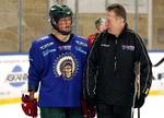 Philip Larsen, der siden januar har trænet med A-holdet i Västra Frölunda, sammen med holdets træner Per Bäckman. 