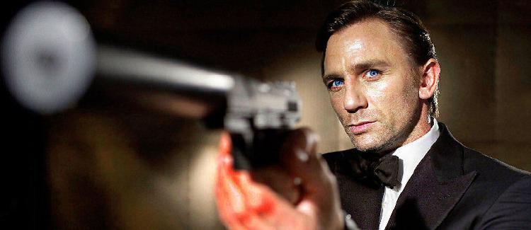 PlayStation 3 er en fremragende Blu-ray-afspiller til prisen, og den første halve million brugere, der registrerer deres PlayStation 3 på internettet i Europa, får af Sony tilsendt Bond-filmen 'Casino Royale' som netop blu-ray-film. Foto fra filmen 