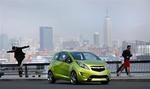 Chevrolet Beat, her fotograferet med New Yorks skyline som baggrund. 