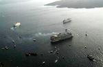 Omkring et dusin skibe hjalp til ved evakueringen af det grundstødte krydstogtsskib ved Santorini. 