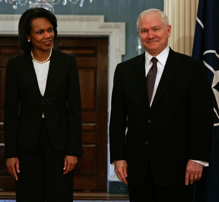 USA's udenrigsminister Condoleezza Rice ses her under et møde i går med forsvarsminister Robert Gates. 