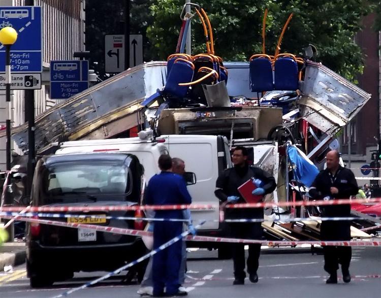 En bombesprængt dobbeltdækkerbus på Russell Square i London få timer efter attentatet 7. juli 2005 