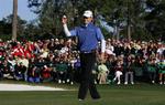 Zach Johnson sluttede af med en par på 18. hul, og måtte derefter vente på, at Tiger Woods spillede færdig, inden han kunne fejre sin sejr i US Masters. 