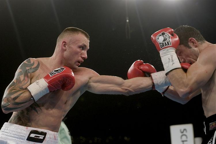 Mikkel Kessler(t.v.) i sit seneste titelforsvar mod Librado Andrade som danskeren vandt efter 12 hårde omgange. 