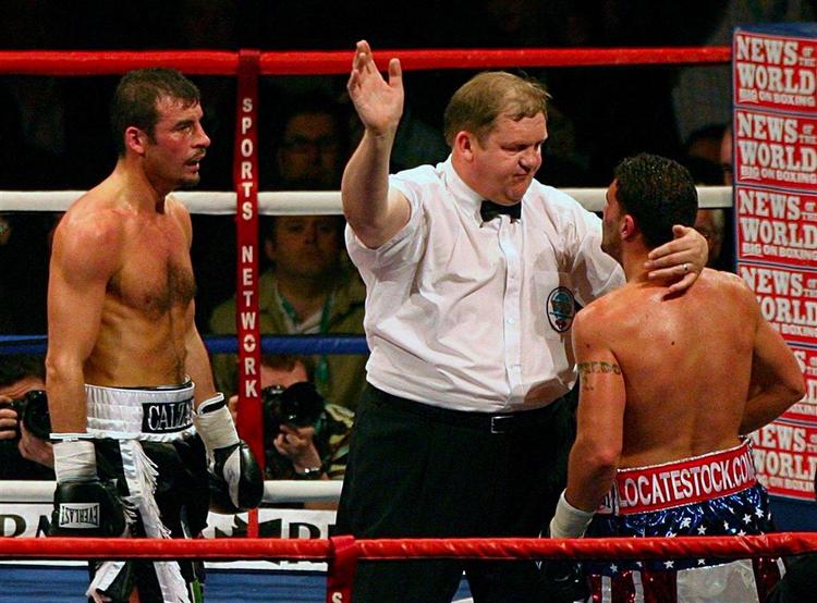 Peter Manfredo følte sig uretfærdigt behandlet, da kampleder Terry O'Connor stoppede hans kamp mod Joe Calzaghe i tredje omgang. 