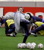 Det er knald eller fald for José Mourinho og hans Chelsea-drenge i aften på Mestalla. Formår englænderne ikke at score er de med garanti ude af Champions League. 