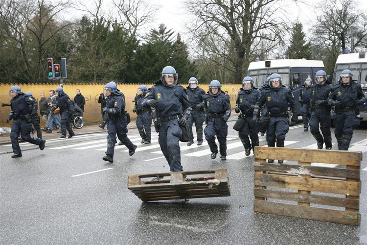 Politiet havde travlt først i marts. Lidt for travlt, mener Det frie gymnasium. 
