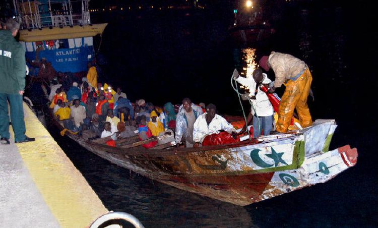Båden med de 57 papirløse ved ankomsten til Gran Canaria. De står til at blive sendt tilbage til Mauretanien, hvor myndighederne har forsikret, at de vil blive retsforfulgt. 