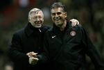 Sir Alex Ferguson ses her sammen med hjælpetræner Carlos Queiroz efter Manchester Uniteds triumf i går. 