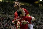 Uniteds anfører, 33-årige Ryan Giggs, var med sine fire oplæg hovedarkitekten bag den knusende 7-1-sejr. 