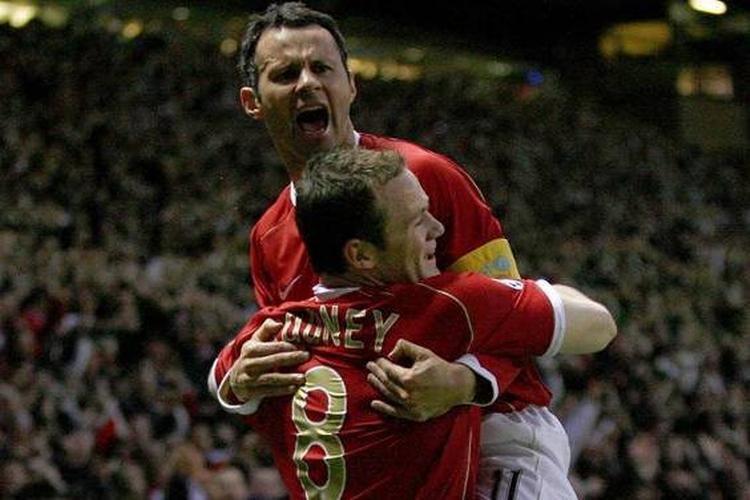 Uniteds anfører, 33-årige Ryan Giggs, var med sine fire oplæg hovedarkitekten bag den knusende 7-1-sejr. 