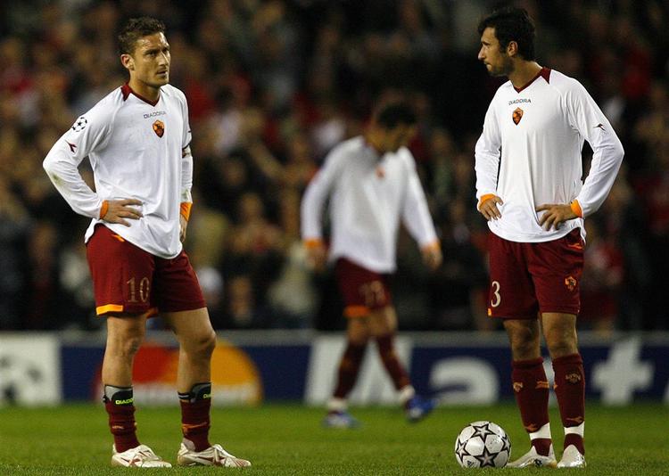 Italienske medier lemlæster Romas indsats i kampen mod Manchester United. Spillerne var tidligt i kampen forvirrede og rådvilde. 