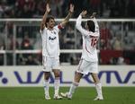 For 17 år siden kom Paolo Maldini (tv.) i mesterholdsfinalen efter at have slået Bayern München i semifinalen. Nu er Maldini og tjekken Marek Jankulovski i semifinalen efter endnu en sejr over Bayern München. 