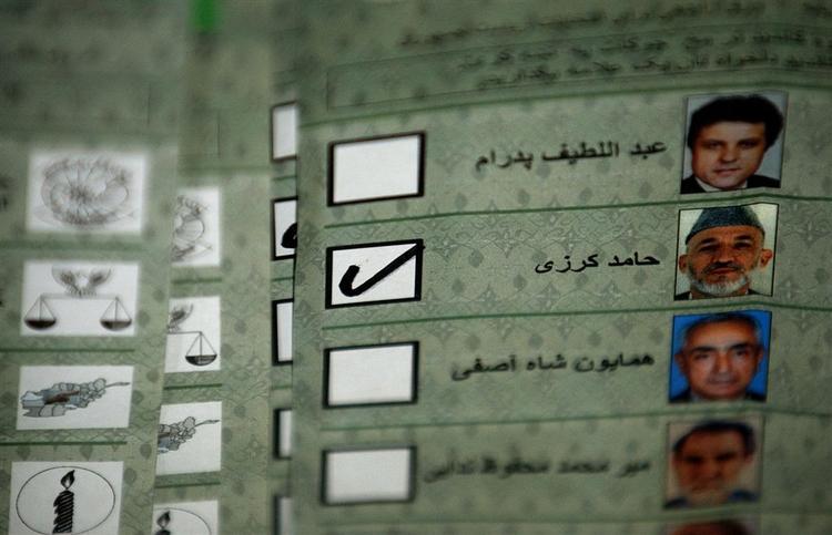 2004 blev året hvor afghanerne for første gang nogensiden skulle vælge en præsident. 