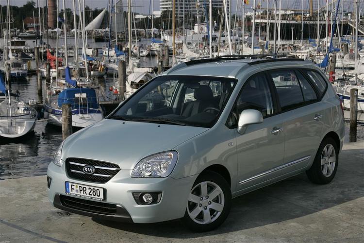 Kia Carens giver god plads til familien - og nu også tryghed i form af en fem års garanti. Foto: Kia 