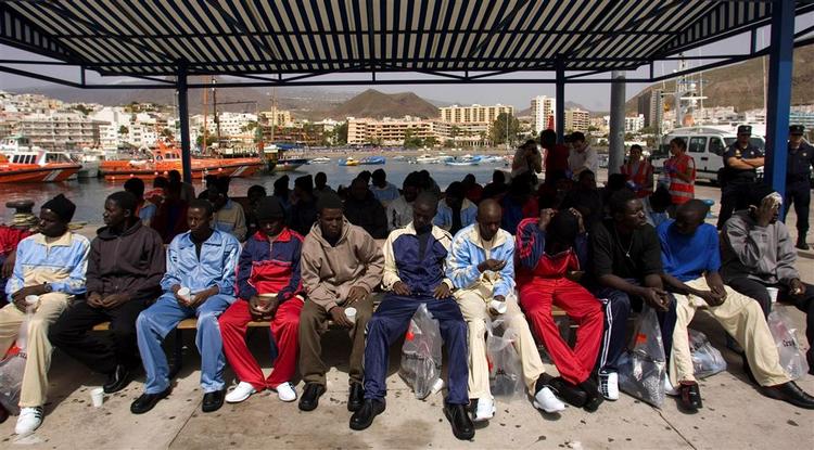 44 immigranter fanget i åben sø og ført til De Kanariske Øer i marts. Samme dag ankom yderligere 40 immigranter, men antallet er ellers faldende (akrivfoto). 