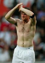 Wayne Rooney takker tilskuerne for opbakningen efter semifinalekampen mod Watford i FA Cuppen. 