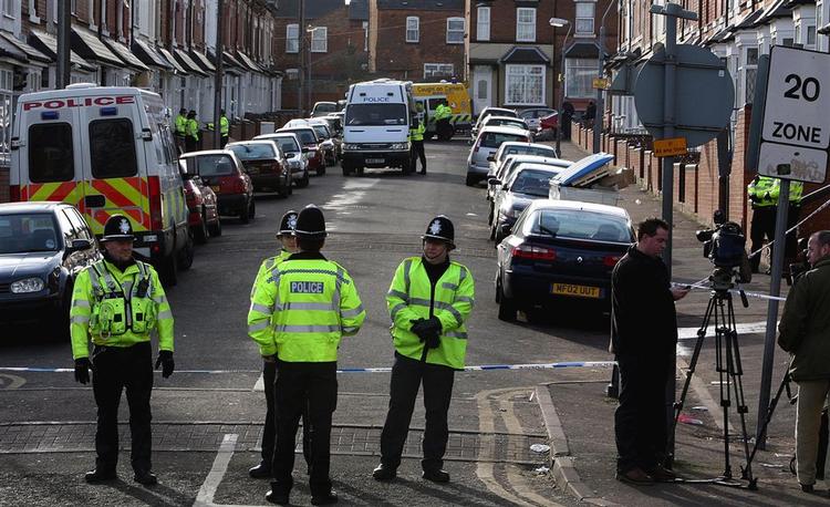 Britisk politi ved en af de antiterror-aktioner, landet har gennemført i løbet af de seneste år. 