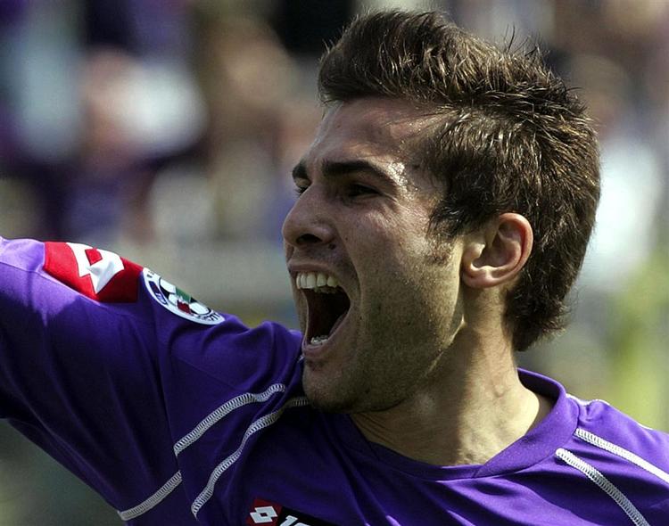 Fiorentinas Mutu jubler efter at have scoret kampens eneste mål hjemme mod Siena. 