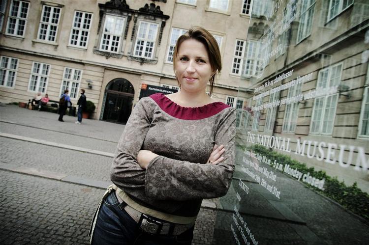 »De nedsatte ydelser på socialområdet presser folk ud i så alvorlige økonomiske problemer, at de ikke kan betale deres husleje«, siger socialdemokraternes Mette Frederiksen. 