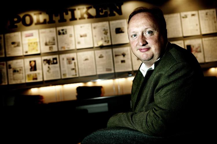 Politikens chefredaktør Tøger Seidenfaden mener, at udnævnelsen af Lisbeth Knudsen til chefredaktør for Berlingske Tidende bør give røde ører hos DR, der ikke ville have Knudsen med i direktionen. 