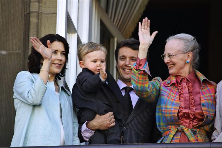 Dronning Margrethes fødselsdag blev fejret med manér på Amalienborg. 