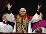 I sin nye bog begræder paven blandt andet de bøger, som ødelægger Jesusfiguren og troen på Gud. 
