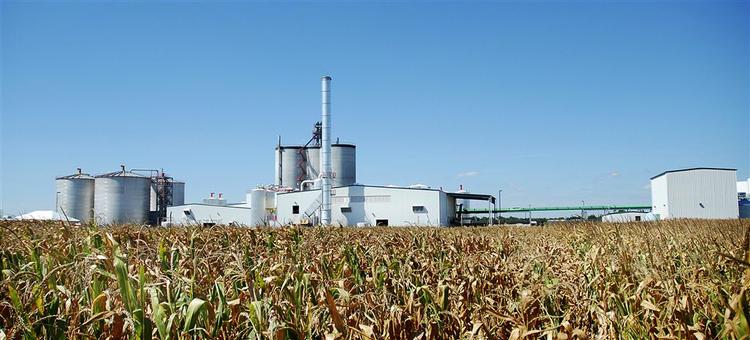 Ætanol produceres blandt andet af majs og hvede. Her et ætanol-kraftværk i Missouri. 