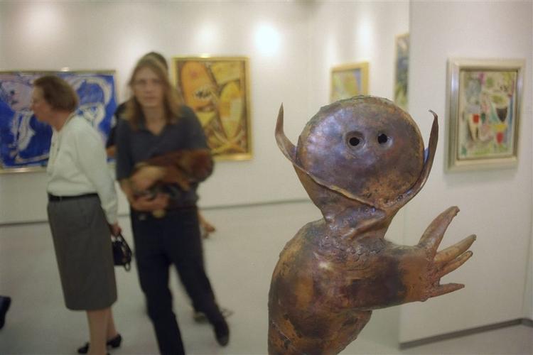 Vi får flere penge mellem hænderne, og noget omsættes til dyr kunst på væggene. Det betyder, at indboet skal forsikres for større summer. 