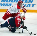 Jesper Duus, øverst, startede sin internationale karriere i den svenske elitserieklub Färjestad. Med sit spil har han været en god repræsentant for dansk ishockey. 