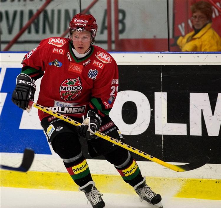 Morten Green( her fra sin tid i den svenske eliteserieklub MoDo) har i flere år været aktiv i Sverige. Nu åbner flere svenske ishockeyledere op for, at Danmark snart kan have et helt hold med i Elitserien. 