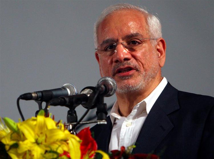 Iran's atomernergichef Gholam Reza Aghazadeh, taler ved en ceremoni på Irans atomberigelses-center i Natanz, 300 km syd for Teheran. (arkivfoto) 