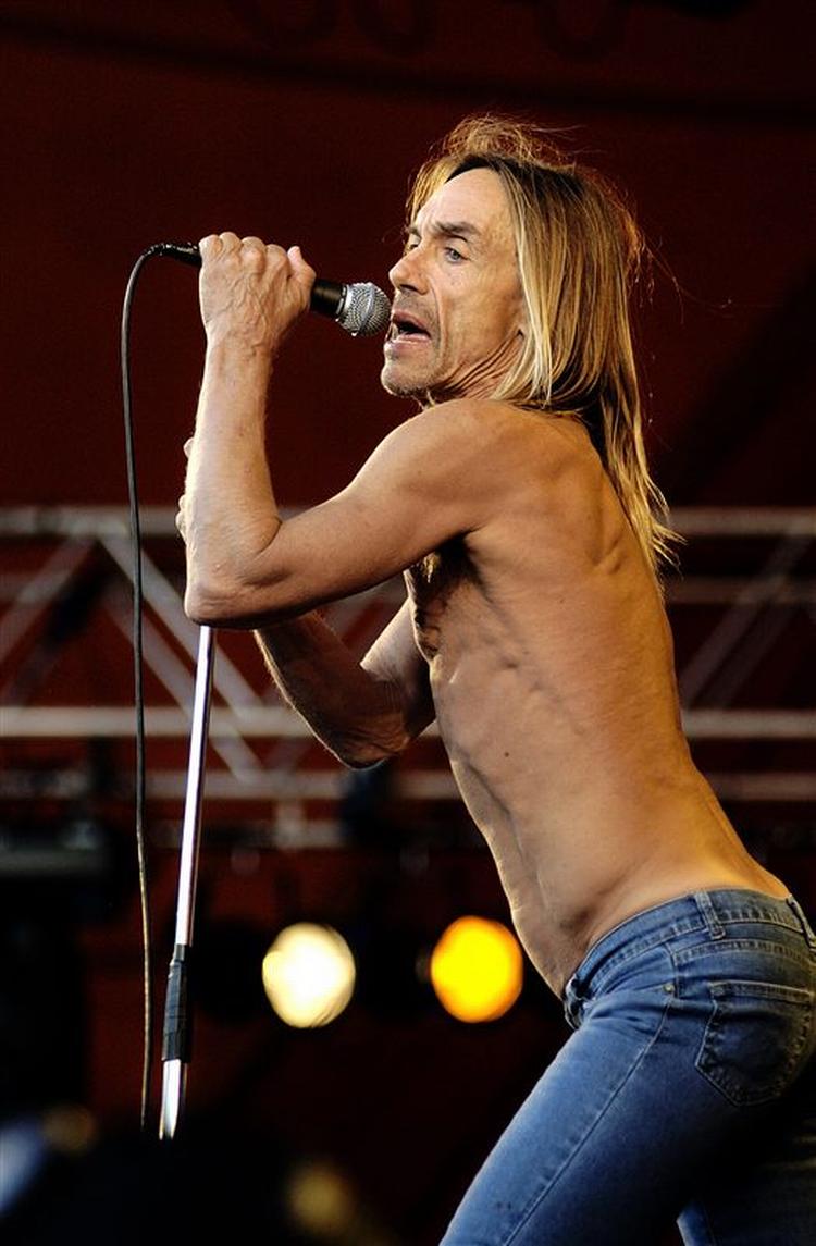 Iggy Pop under sin optræden på Roskilde Festival i 2004. 