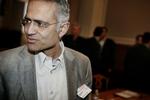 »Krarups udtalelser er populistiske og bombastiske, og de skaber så meget støj, at vi ikke kan høre, hvad hinanden siger«, siger formanden for Demokratiske Muslimer,  Moustapha Kassem. 