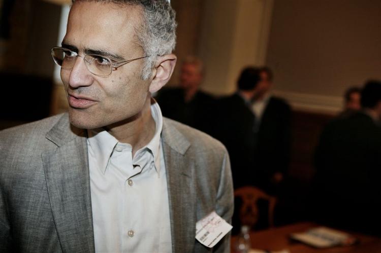 »Krarups udtalelser er populistiske og bombastiske, og de skaber så meget støj, at vi ikke kan høre, hvad hinanden siger«, siger formanden for Demokratiske Muslimer,  Moustapha Kassem. 