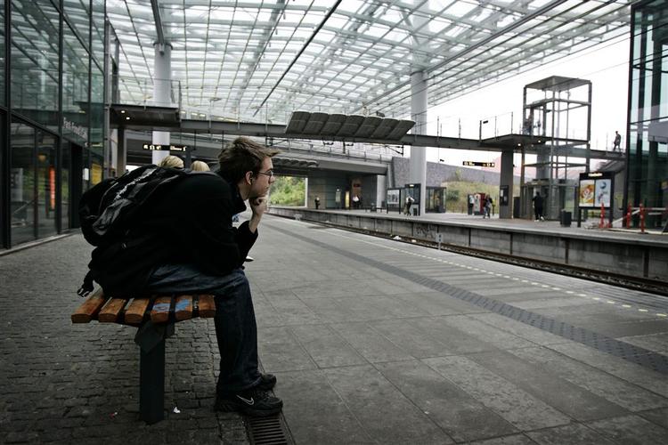 Også studerende over 26 år kan nu få rabat på togrejser. 