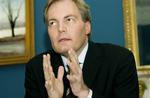 Dansk Folkepartis næstformand, Peter Skaarup, mener, at partifællers sammenligning af muslimske tørklæder med nazisymboler er med til at afspore debatten. 