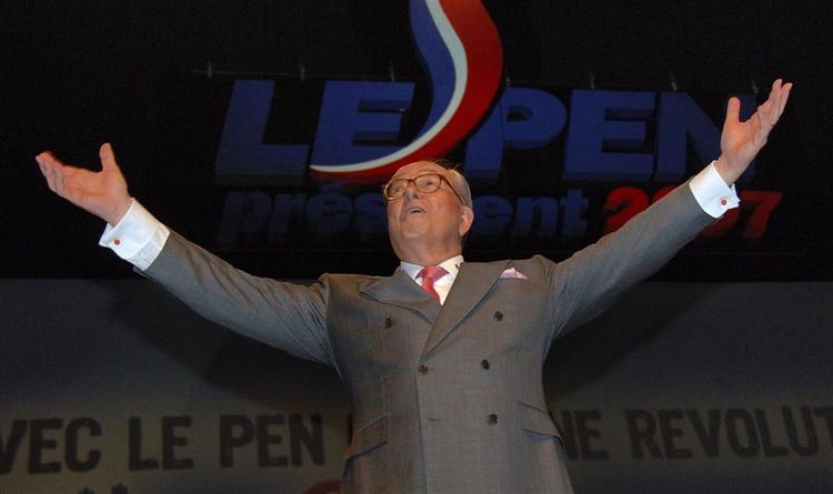 Le Pen ligger i en ny måling på tredjepladsen før søndagens første valgrunde i Frankrig. 