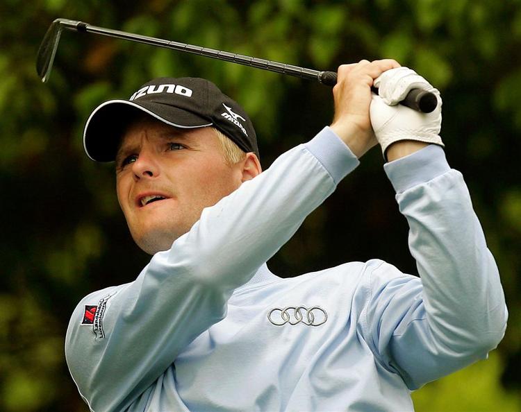 Søren Kjeldsen fortsætter sit gode spil i Asien. Inden sidste runde i Shanghai ligger danskeren på en delt tredjeplads, blot to slag efter førende Raphaël Jacquelin. 
