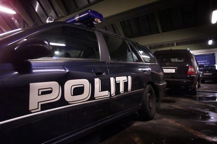 En 23-årig mand mistede livet i denne politibil ved skudepisoden ved Århus i 2001, da to betjente følte sig så truet, at de skød mod nogle tyve. Også en anden mand blev skudt og dræbt. 