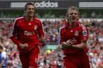 Glæde hos LIverpool. Dirk Kuyt scorede to gange for de røde. 