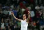 David Beckham har gode jobmuligheder, hvis han vil bruge vinteren i England. Flere Premiership-klubber jagter en lejeaftale med superstjrenen. 