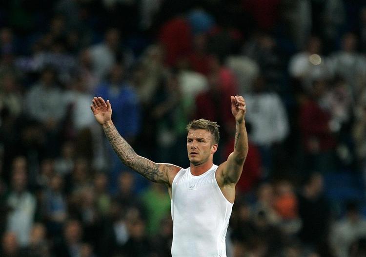 David Beckham har gode jobmuligheder, hvis han vil bruge vinteren i England. Flere Premiership-klubber jagter en lejeaftale med superstjrenen. 