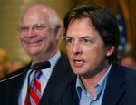 Den amerikanske skuespiller Michael J. Fox fik Parkinsons i 1991 og har oprettet en fond til mere forskning i sygdommen. 