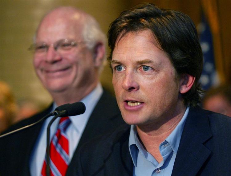 Den amerikanske skuespiller Michael J. Fox fik Parkinsons i 1991 og har oprettet en fond til mere forskning i sygdommen. 