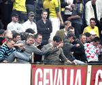Utilfredse Brøndby-fans på tribuen i Vejle. 