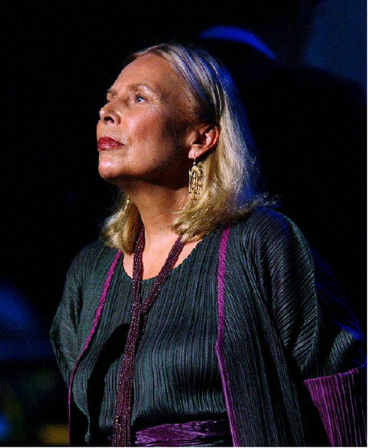 På den nye cd 'A Tribute to Joni Mitchell', der udkommer i dag, har en række kunstnere fortolket Mitchell. 